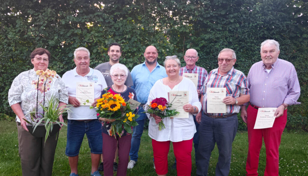 Sommerfest-Gruppenbild-Ehrungen